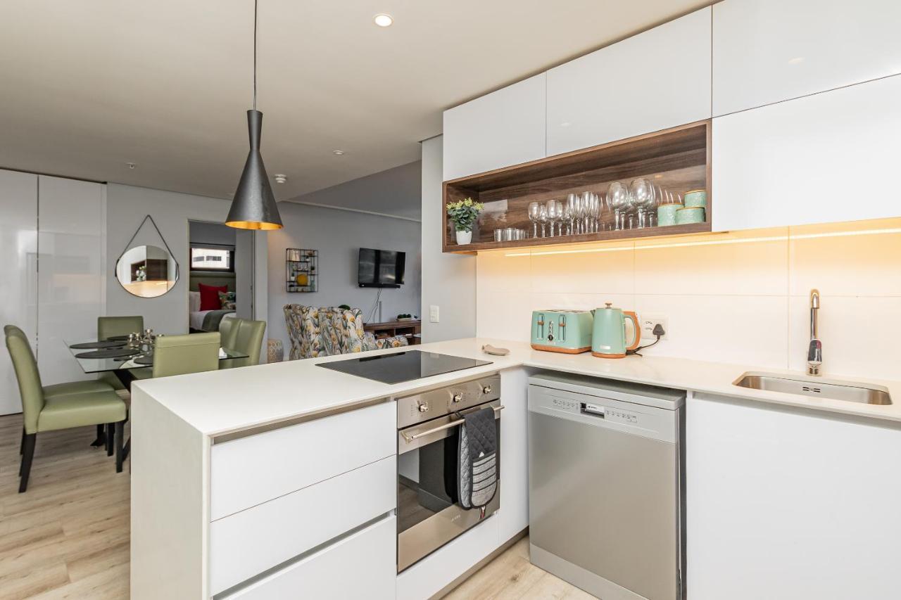 Beautiful Family Apartment With Amazing Views @ 16 On Bree Cape Town Exterior photo