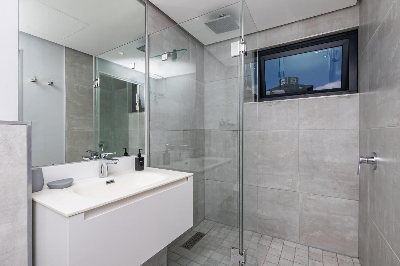 Beautiful Family Apartment With Amazing Views @ 16 On Bree Cape Town Exterior photo